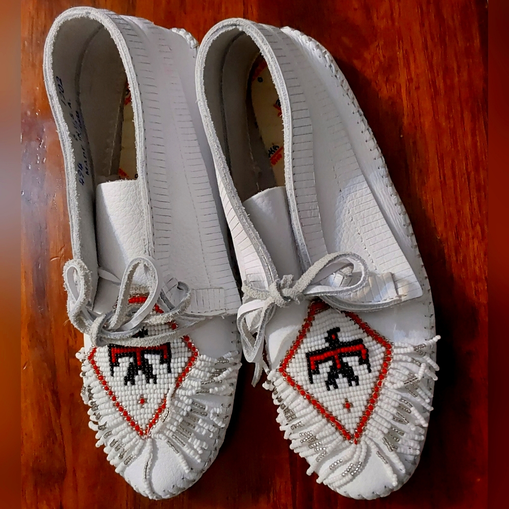 MINNETONKA - Rare Vintage Minnetonka Native Bird Beaded Moccassins Kids Size 4.5
